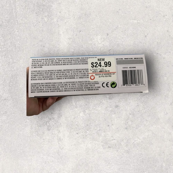 New 2019 Fortnite 7inch Articulated The Ice King Figure w/Stand & Accessories - Picture 2 of 6